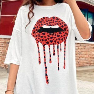 Lip Print Drop Shoulder Oversized Tee